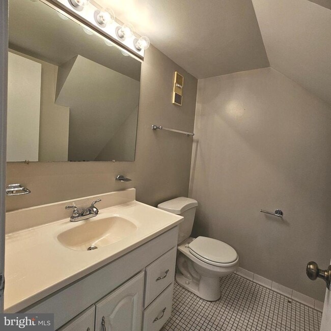 Building Photo - 3727 Ingalls Ave