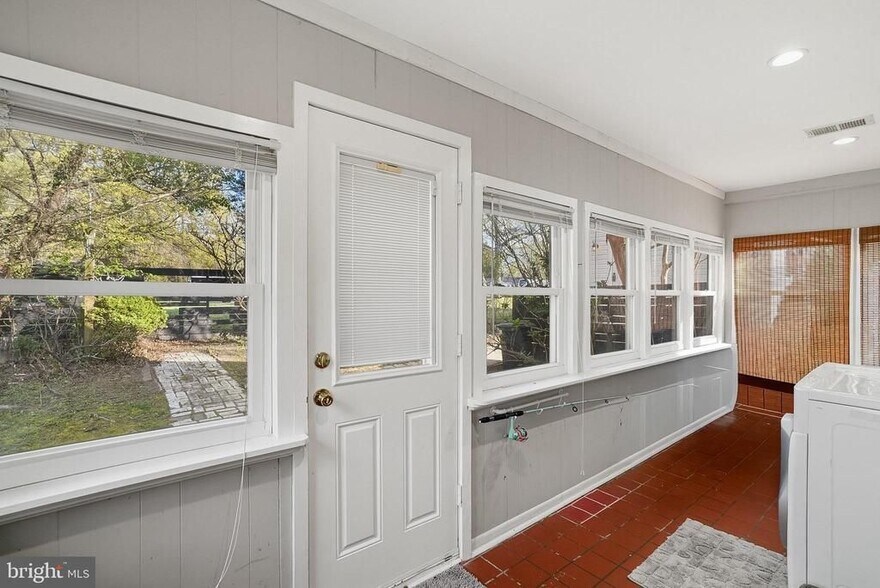 Building Photo - 37526 River Springs Rd