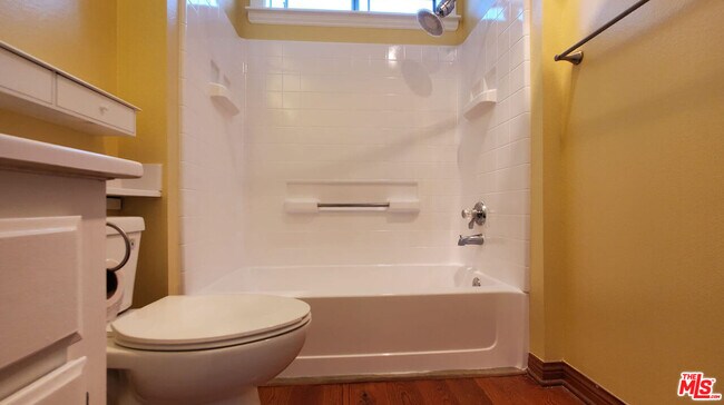 Building Photo - 7320 Balboa Blvd