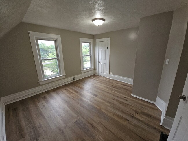 Building Photo - 1031 Benton St