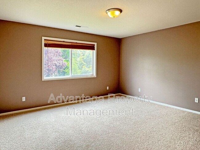 Building Photo - 1235 SE Brookside Way