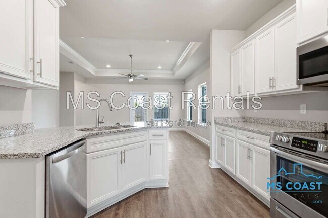 Building Photo - 5543 Overland Dr