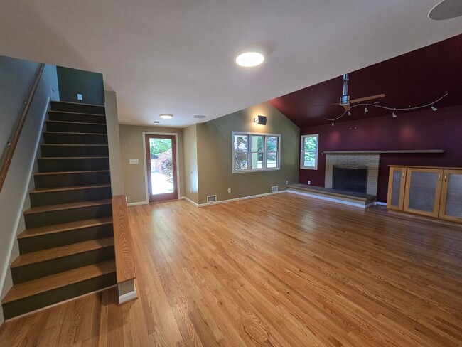 Building Photo - Design and Uniquity Radiate in this Centra...