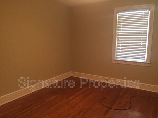 Building Photo - 308 5th St