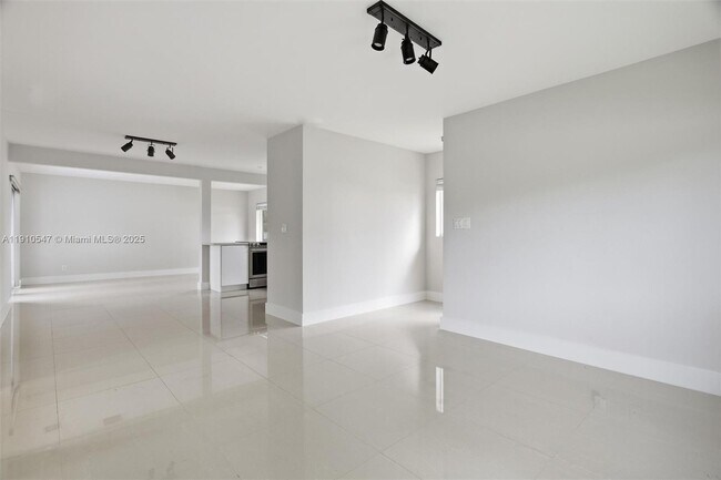 Building Photo - 5250 SW 96th Ave