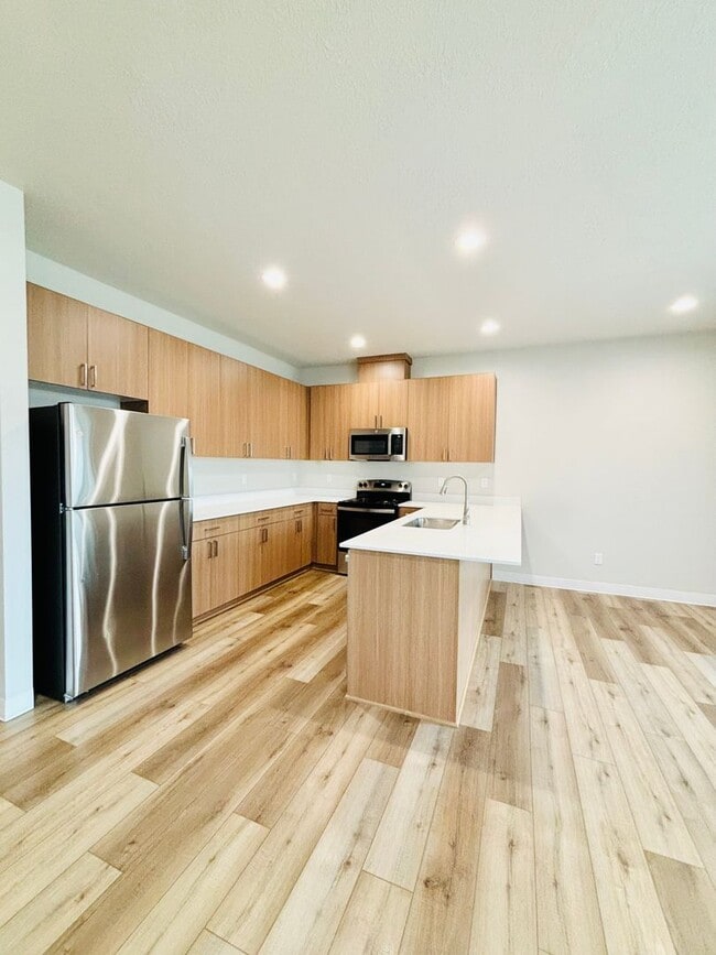 Building Photo - 2434 Leonard Ln