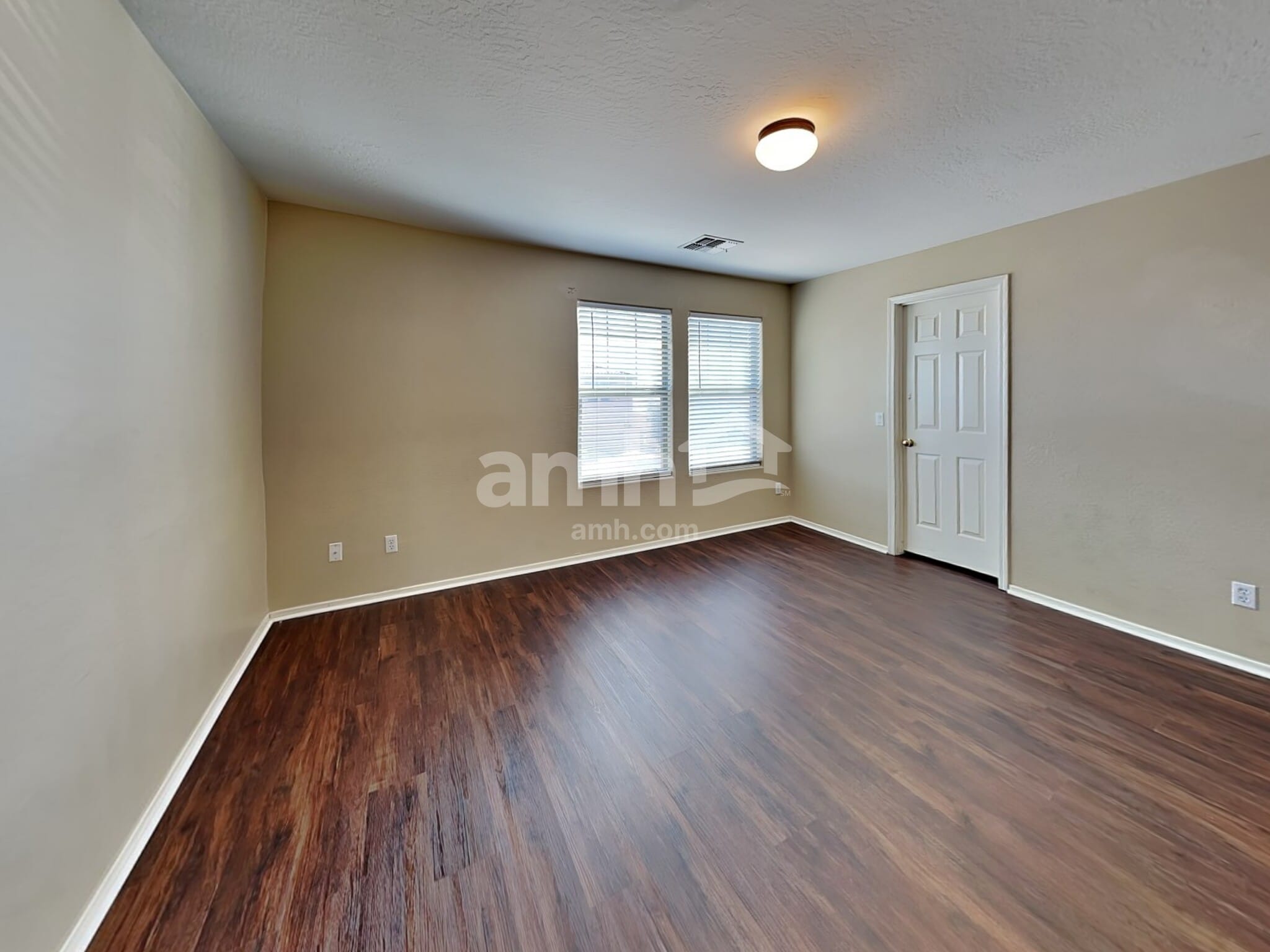 Building Photo - 7006 W Irwin Ave