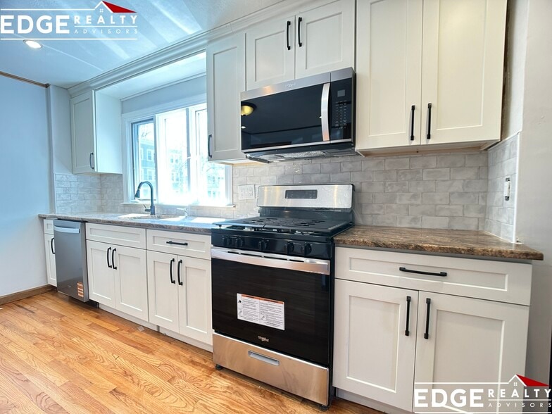 Building Photo - 82 Beechcroft St