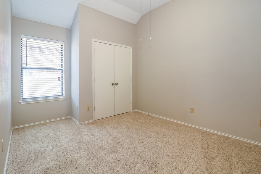 Building Photo - 641 Ozark Ave