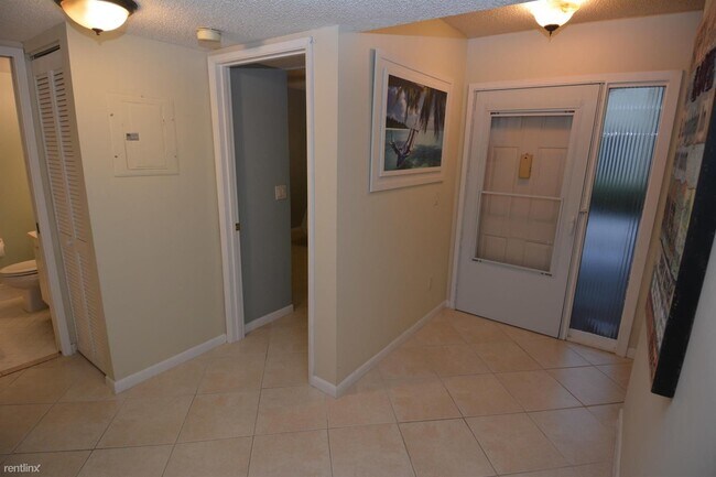 Building Photo - 2 br, 2 bath Condo - 30 Pelican Pointe Dr ...