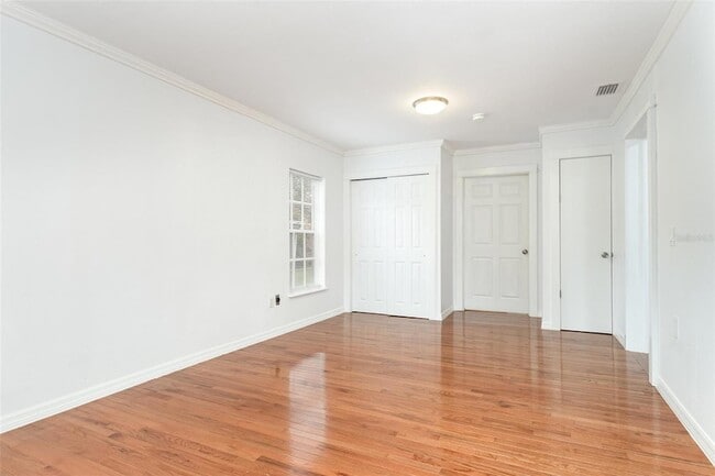 Building Photo - 932 Augusta St