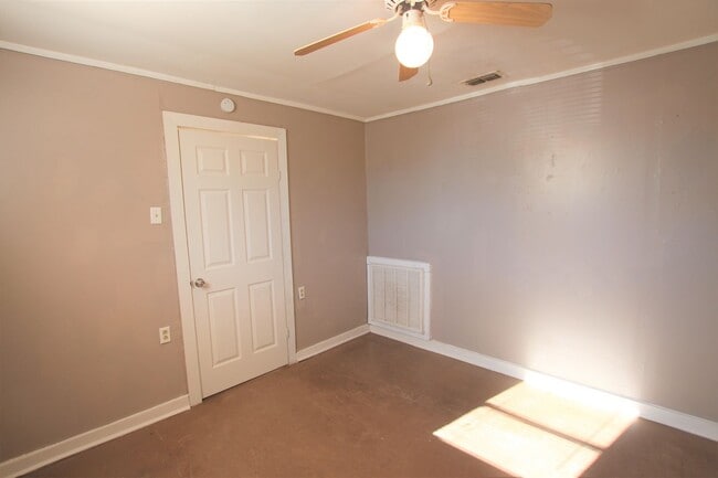 Building Photo - Coming Soon: 2 Bedroom, 1 Bath (Plus Bonus...