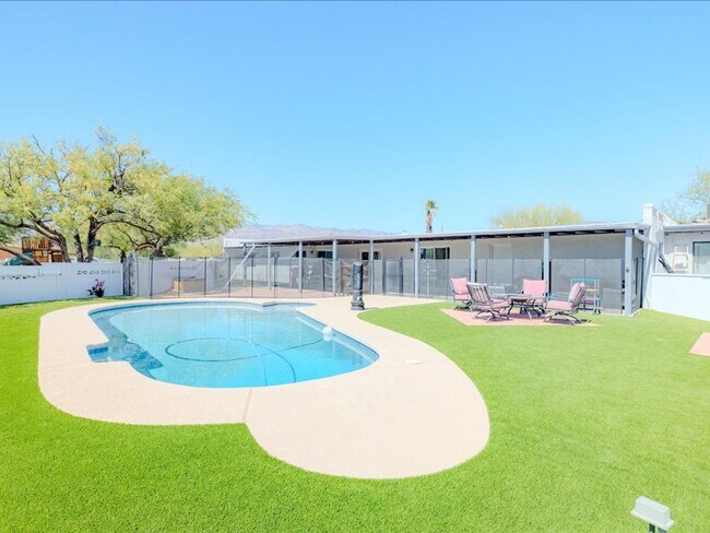Building Photo - 1 Bedroom 1 Bathroom FULLY FURNISHED! COMM...