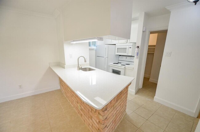 Building Photo - 8810 Ilona Ln
