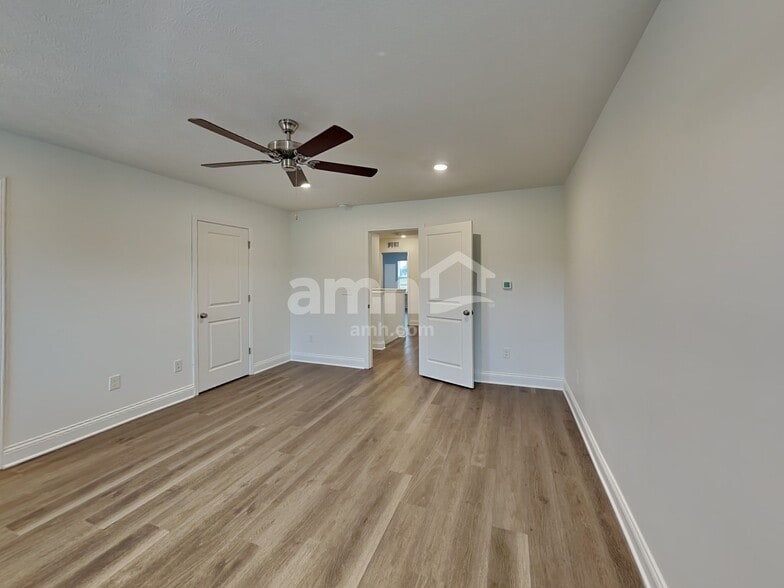 Building Photo - 1343 Pk Pl S