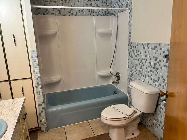 Building Photo - 911 N Center St