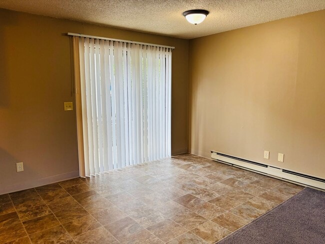 Building Photo - Bright 2 BR Carter Park Living with Fireplace, Carport, and Tons of Storage!