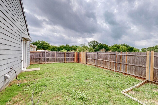 Building Photo - Adorable 3 bedroom 2 bath in Burleson Texas!