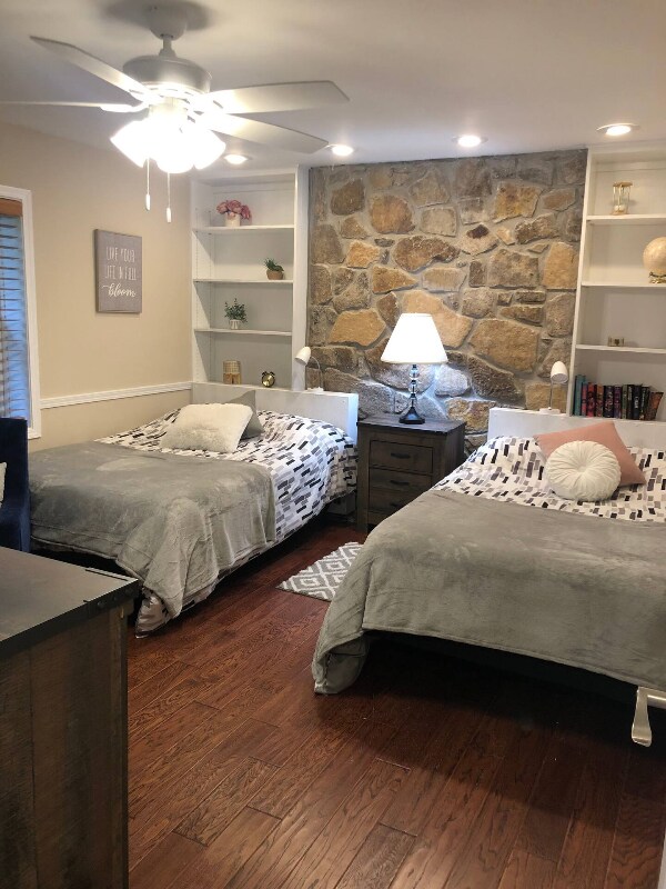 Building Photo - 539 Panorama Dr