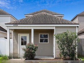 Building Photo - 40524 Sagefield Court Unit