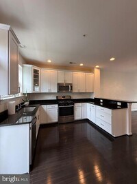 Building Photo - 7476 Riding Meadow Way