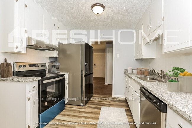 Building Photo - 548 Bragg Ave