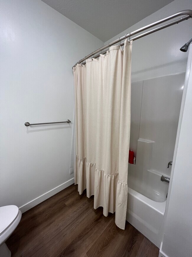 Second Bathroom - 462 W 40 S