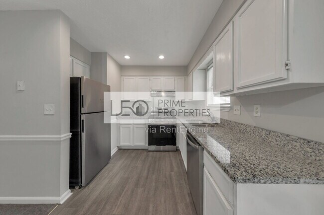 Building Photo - 1008 Huntington Trce SE