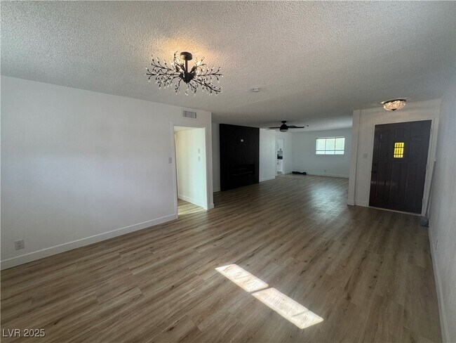 Building Photo - 1336 Darmak Dr