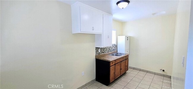 Building Photo - 1342 E 77th Pl