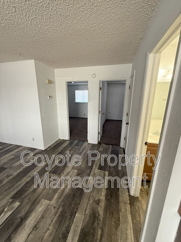 Building Photo - 107 E Kaw Ave