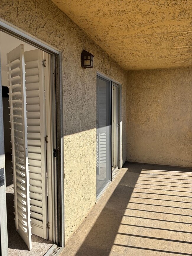 Building Photo - Gorgeous condo with Amazing Views!