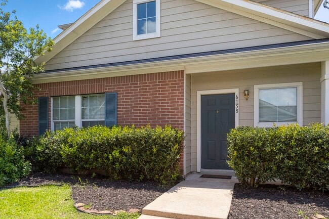 Building Photo - 6158 Settlers Lake Cir E