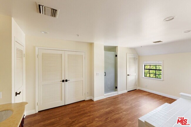 Building Photo - 5237 San Feliciano Dr