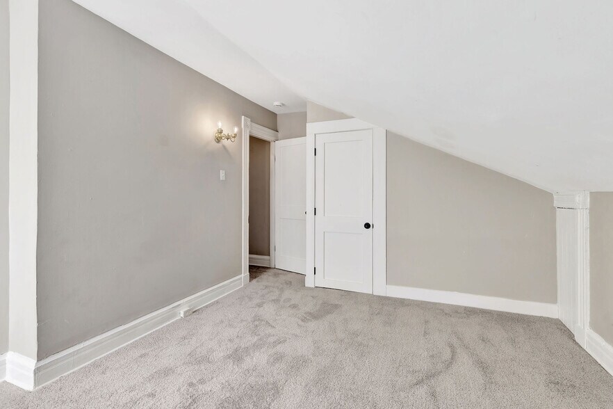 Building Photo - 1410 Russell St