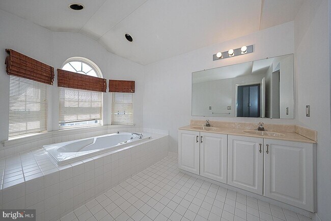 Building Photo - 757 Whitetail Cir