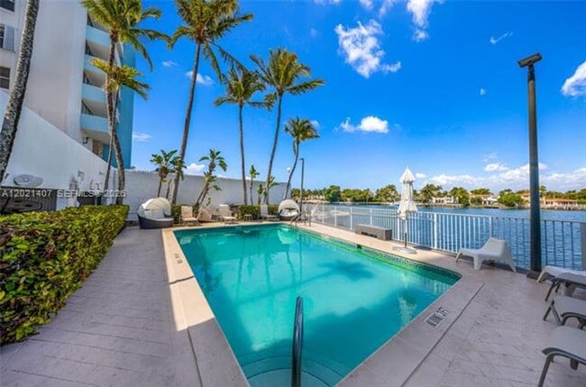 Building Photo - 5880 Collins Ave