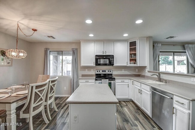 Building Photo - 10964 W Taft St