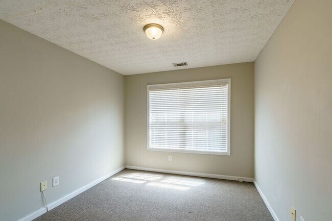 Building Photo - 321 Samuel Clemens Way