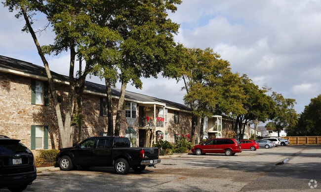 Primary Photo - Millwood Apartments