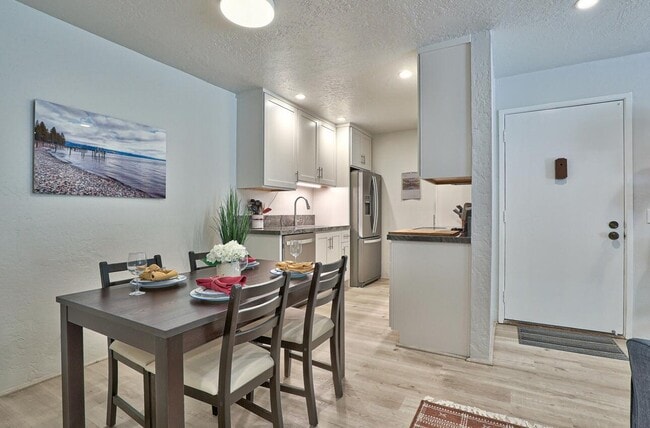 Building Photo - 3107 Golden Oaks Ln