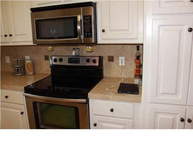 Building Photo - 614 Oak Park Cir