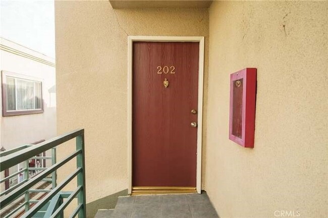 Building Photo - Exceptional 2 Br 2 Ba Condominium in Gated...