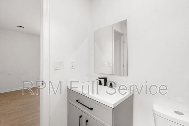 Building Photo - 2138 25th Ave N