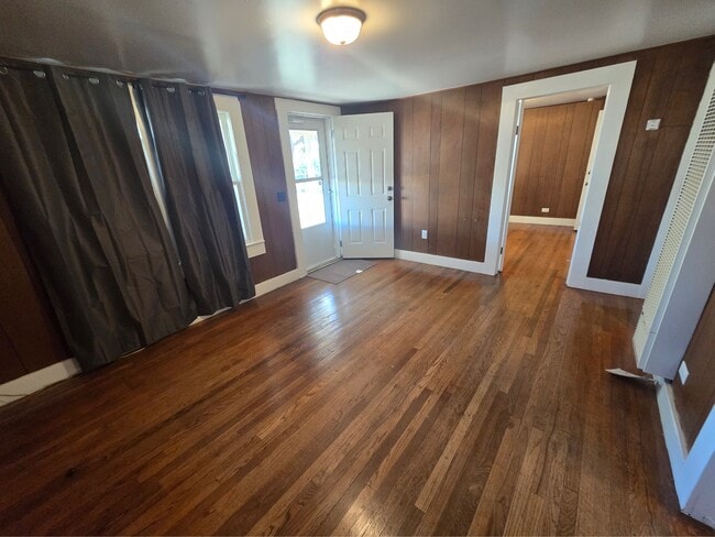 Building Photo - 316 N Walnut St