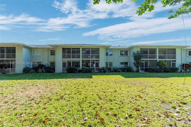 Building Photo - 2300 SW 22nd Ave