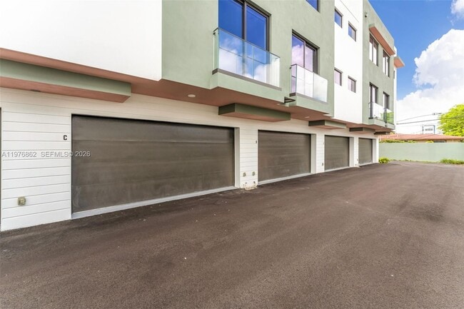 Building Photo - 721 SW 11th St