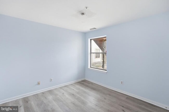 Building Photo - 13405 Shady Knoll Dr