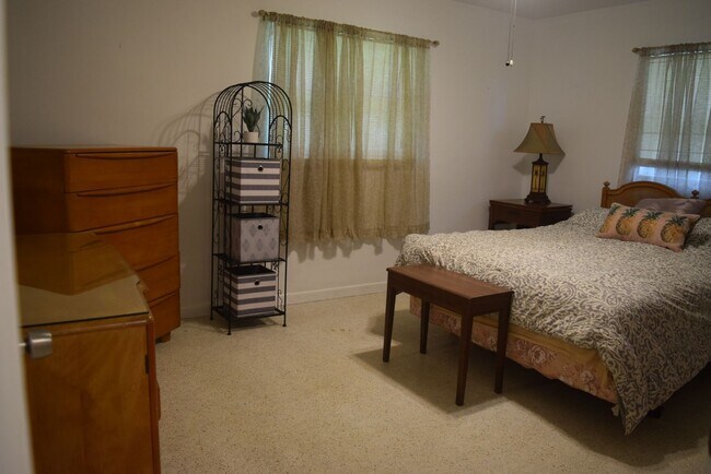 Building Photo - Fully Furnished Seasonal Unit in Jensen Be...