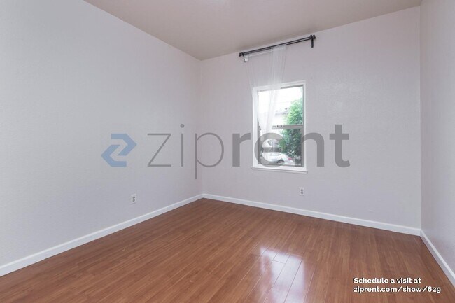 Building Photo - 896 31st St